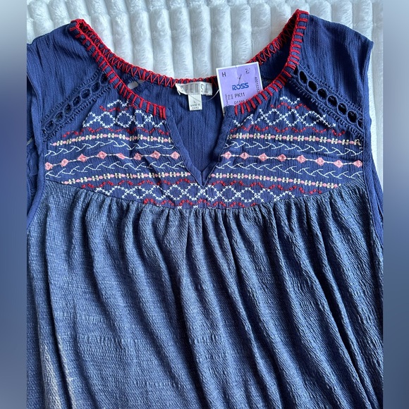 🆕 Ross Tank Top - Picture 2 of 4